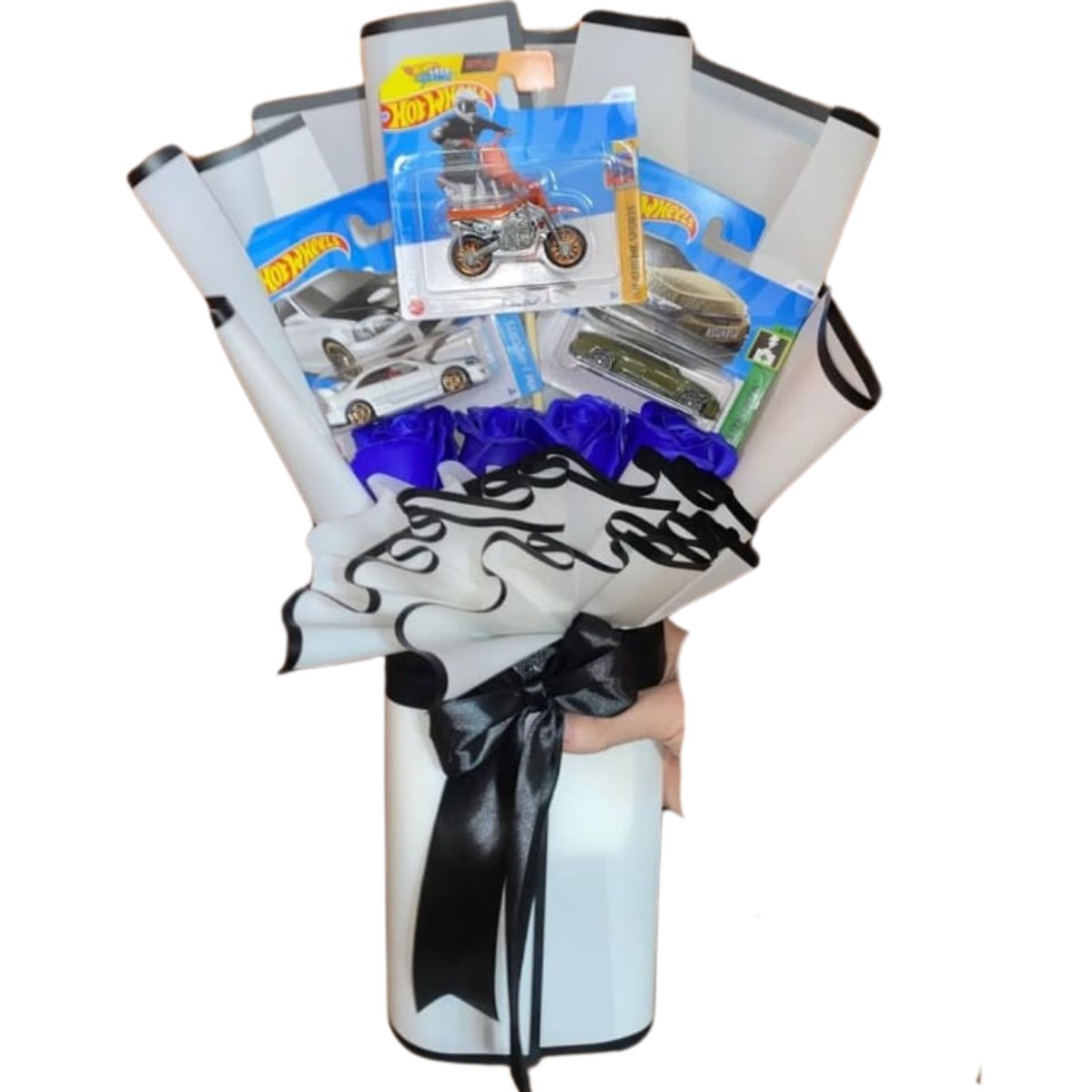 GENERICO - Bouquet de 5 Rosas Eternas de Jabón y 3 Carritos Hot Wheels