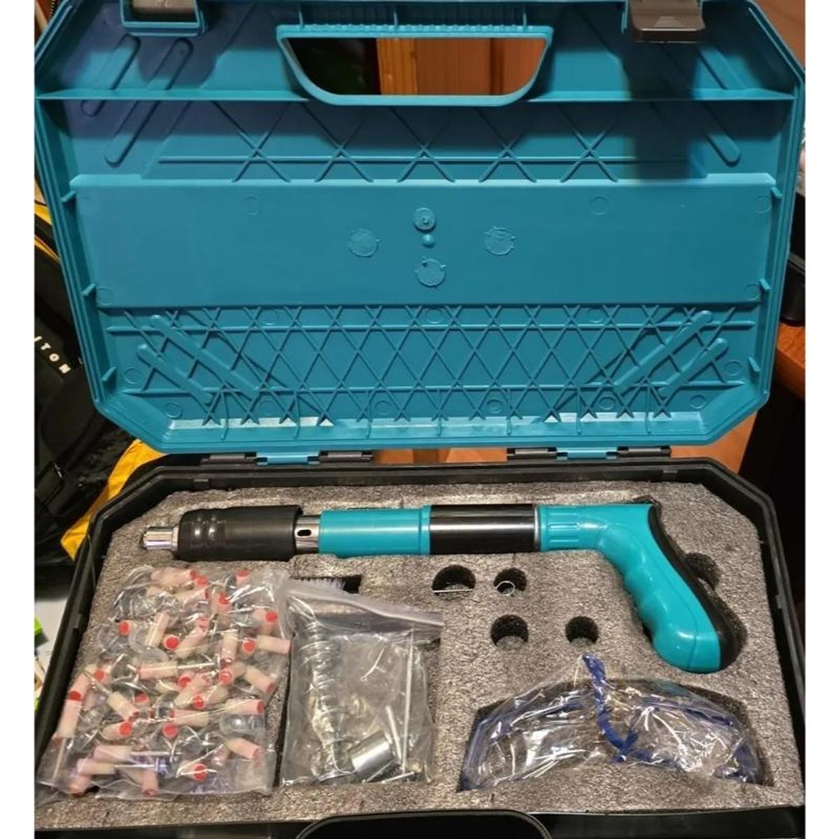 GENERICO - Kit De Pistola De Fijación De Pared Portátil + 100clavos