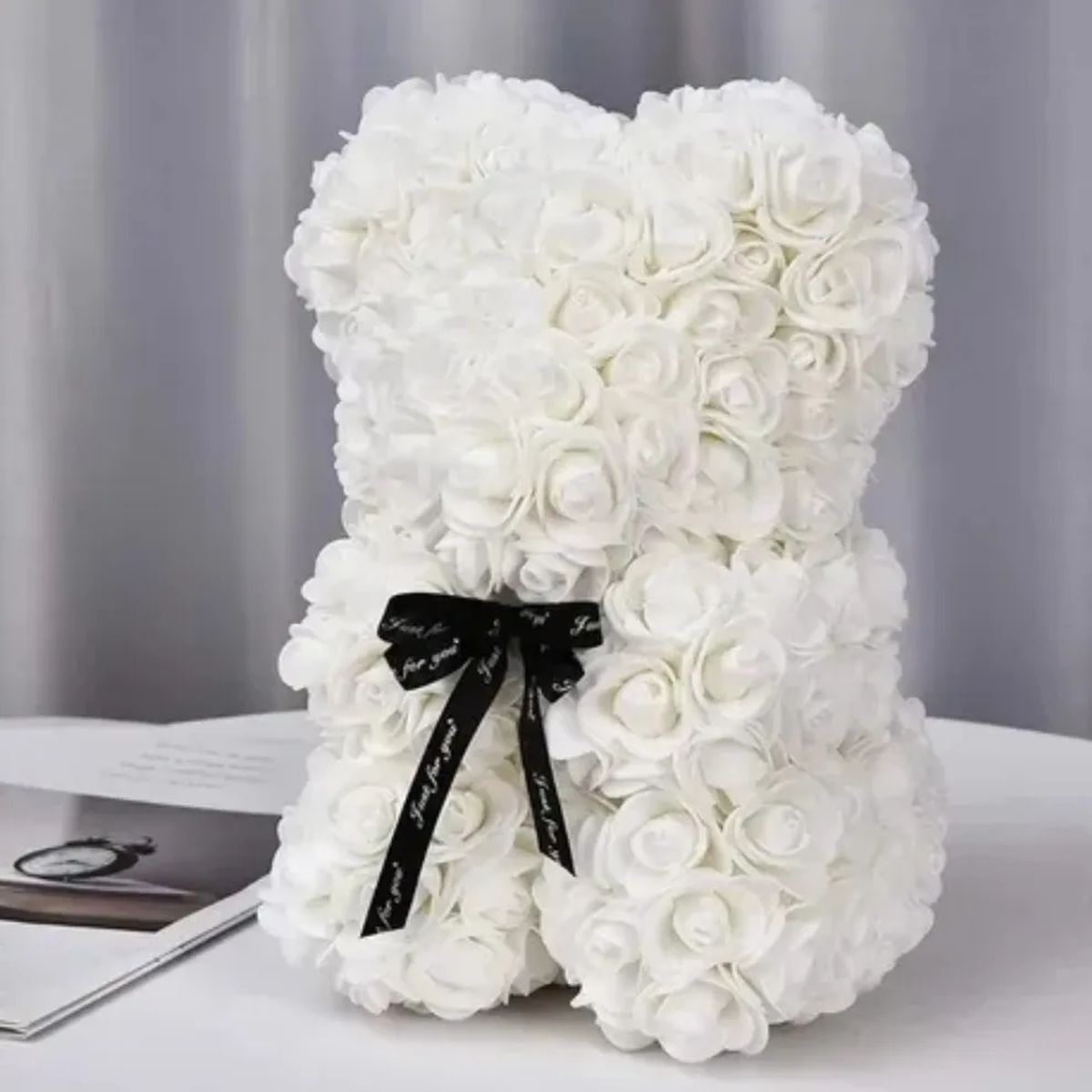 MOVI - Oso de Peluche con Rosas Eternas color Blanco  Un Detalle Inolvidable