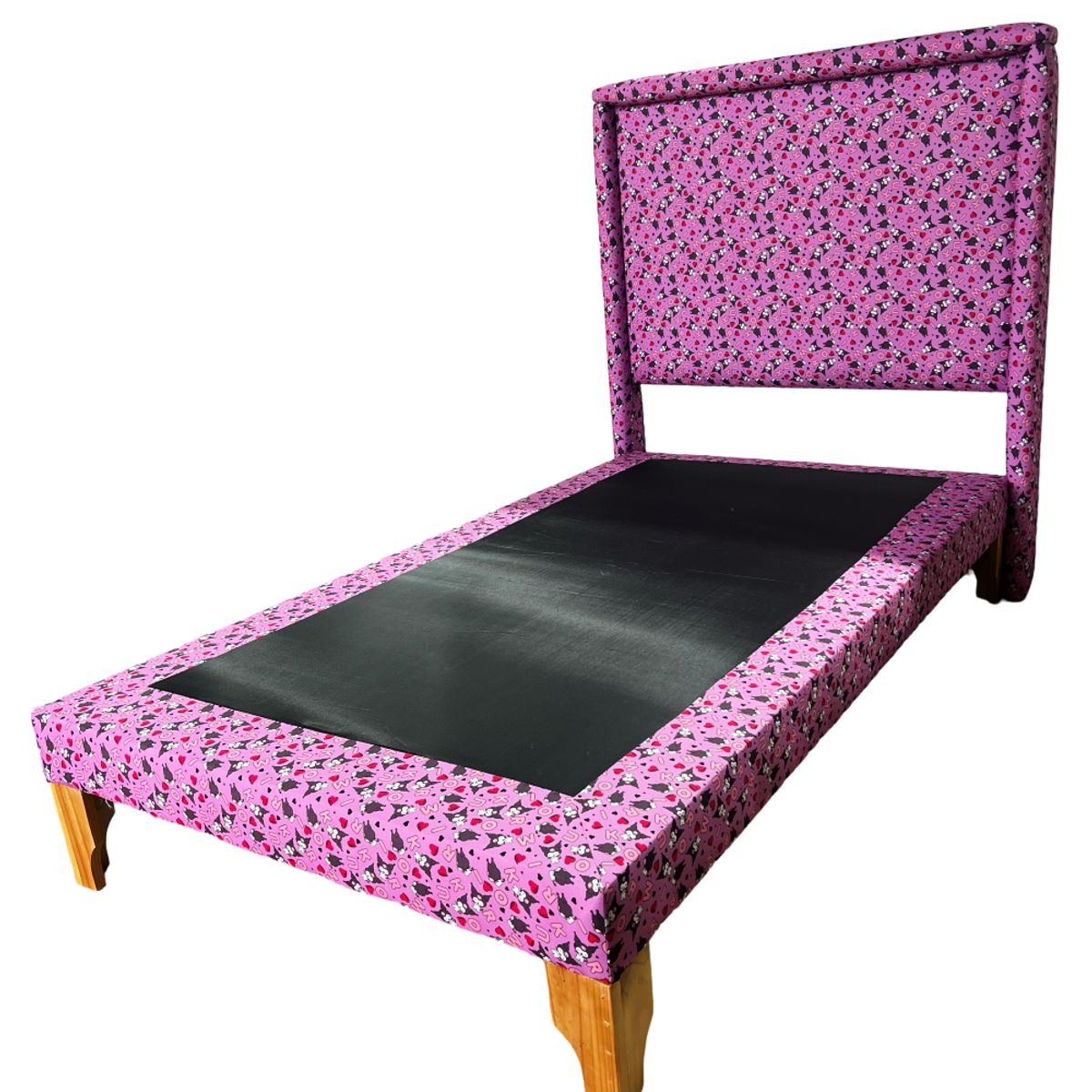 MUEBLES NEW - CAMA PLAZA Y MEDIA INFANTIL KUROMI.