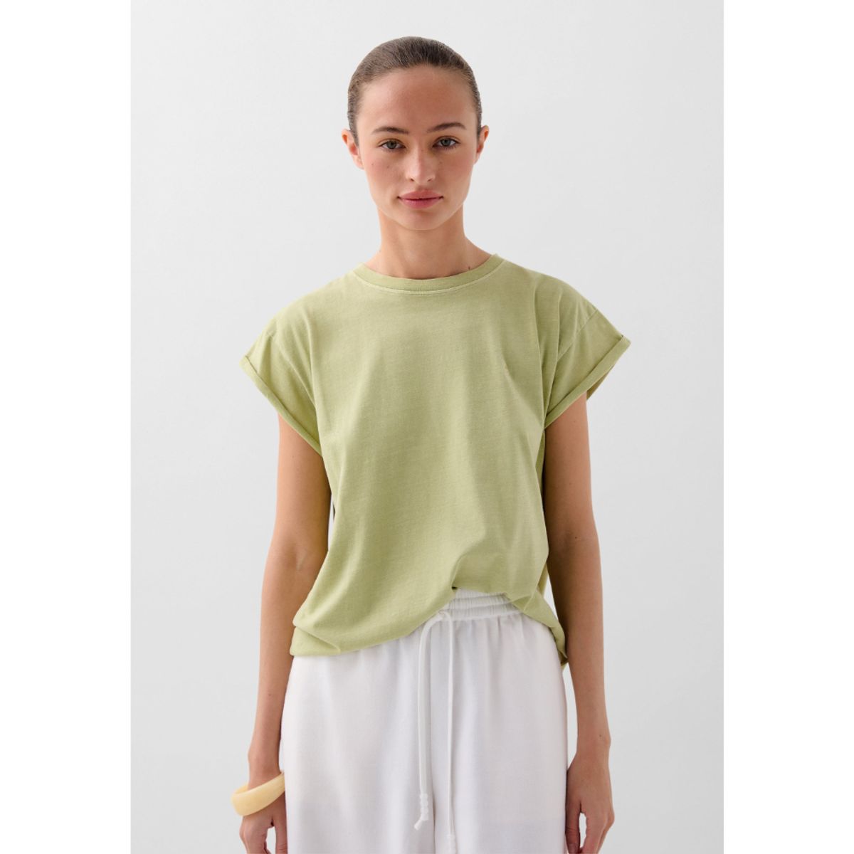 SCALPERS - POLERA CALAVERA BORDADA TONO