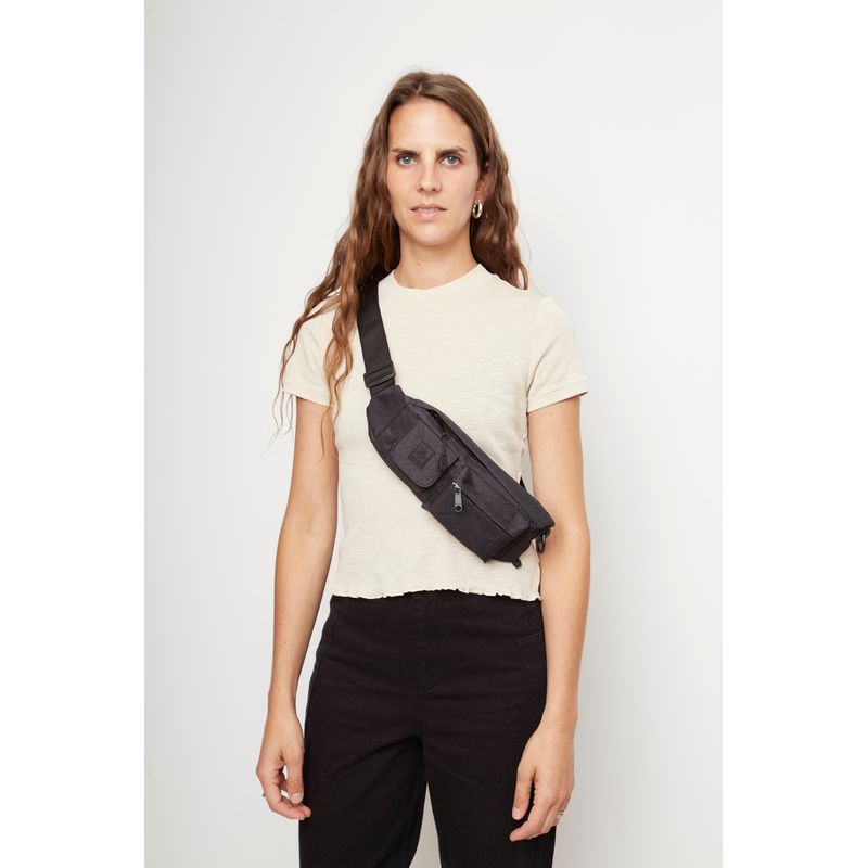 WILD LAMA - Banano Utility Reciclado Negro
