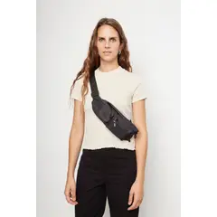 WILD LAMA - Banano Utility Reciclado Negro