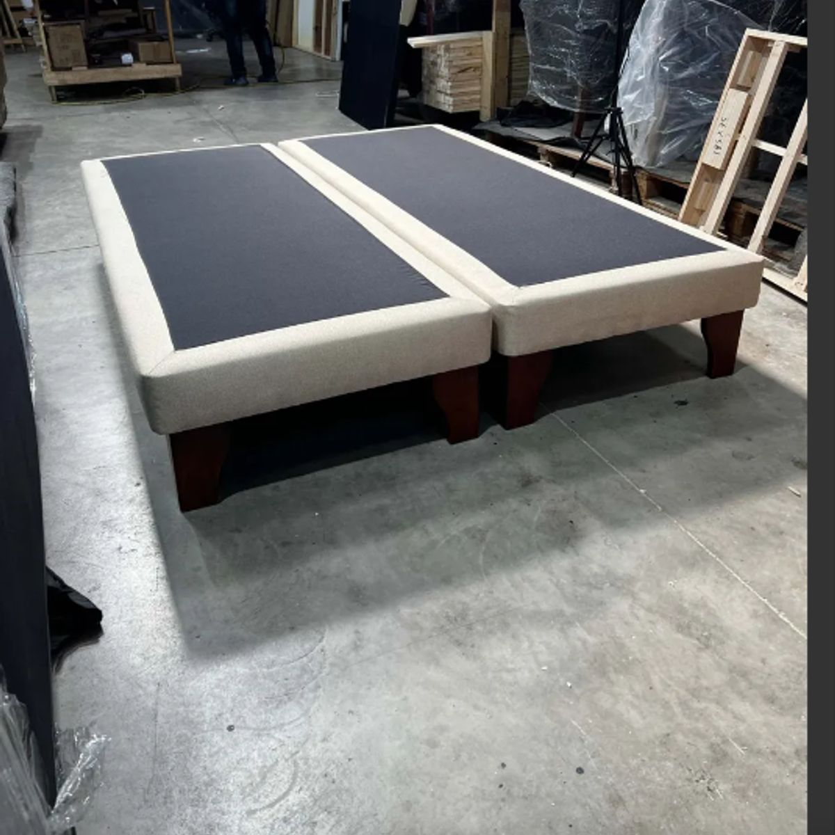 DULCES SUEÑOS - Base Europea Premium king  ( Espuma , Patas Rosen ) Beige