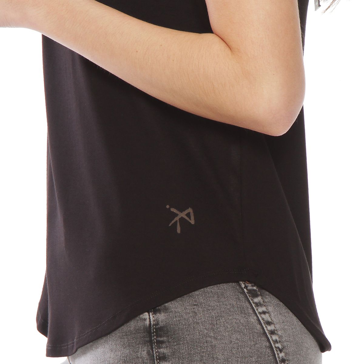 WADOS - POLERA MANGA CORTA SOLID FLOR LASER