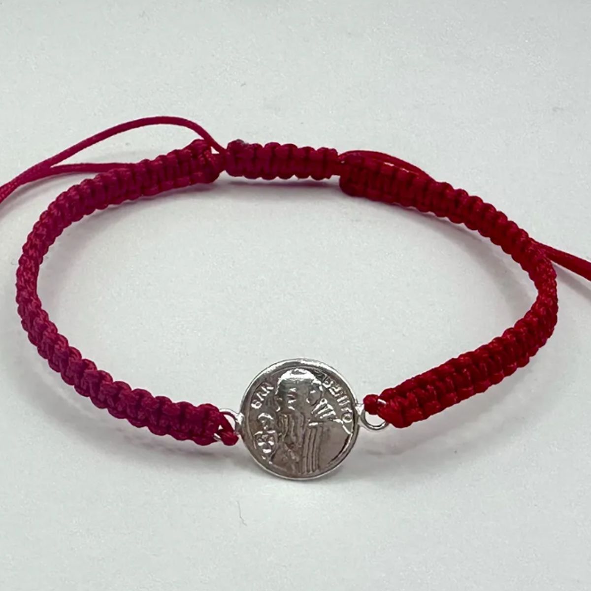 GENERICO - Pulsera Hilo Rojo San Benito Plata Protección Mal Unisex