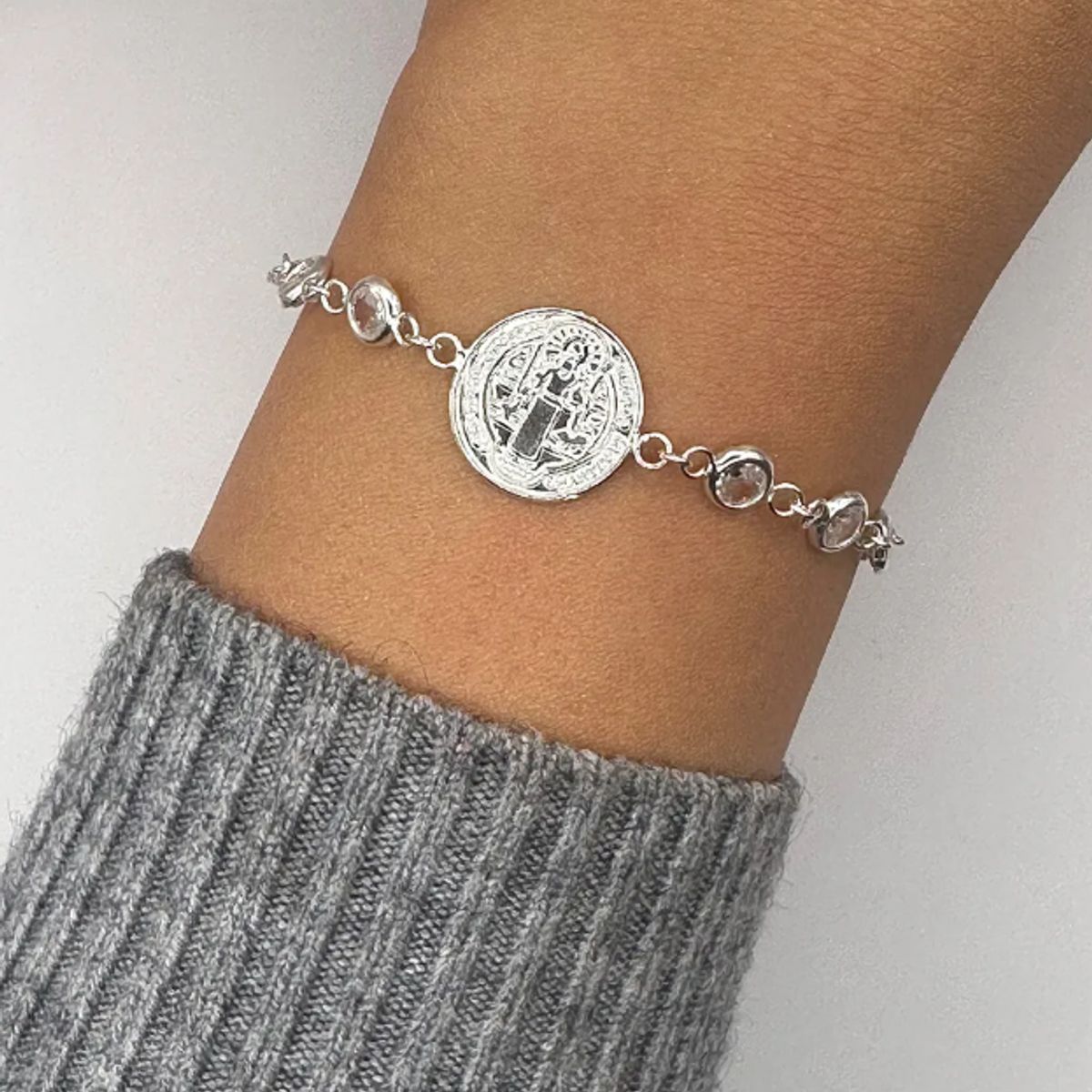 GENERICO - Pulsera San Benito Protector Plata Con Circones