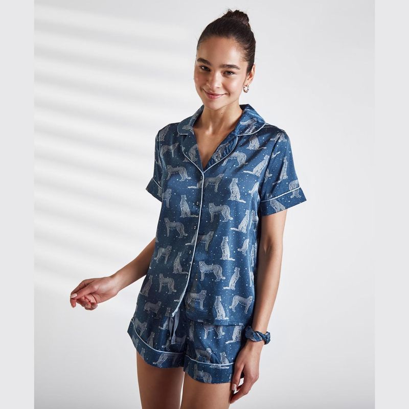 LOUNGE - Set Pijama Camisero Satinado Tigres