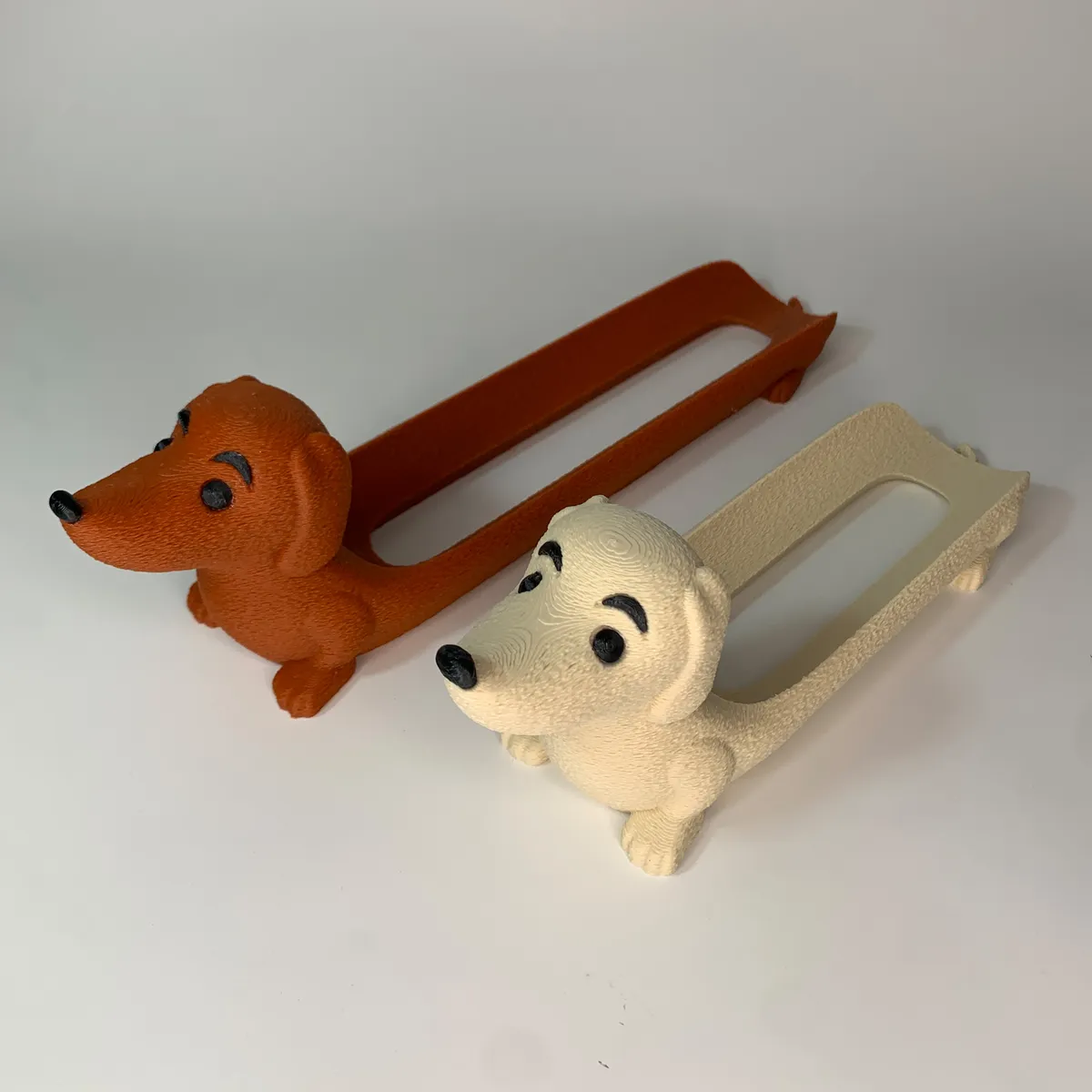 PROMETEO STUDIO - Completero Perrito Salchicha XL porta hot dog perro café caramelo