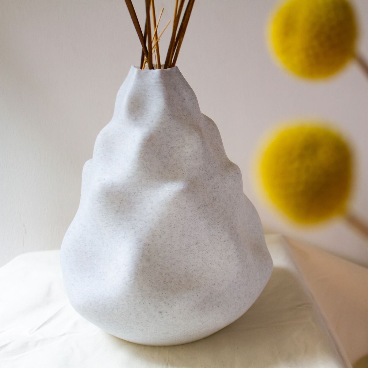 PROMETEO STUDIO - Vasija Pineal Alto diseño de autor Prometeo Studio impresión 3D mármol