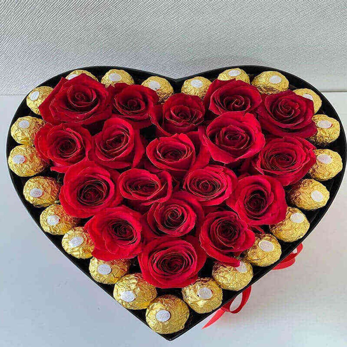 GENERICO - Box Corazón de 15 Rosas y 12 Bombones Ferrero Rocher
