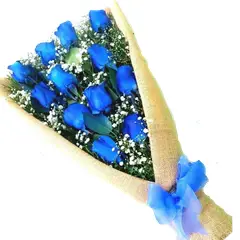 GENERICO - Ramo de 12 Rosas Azules en Arpillera