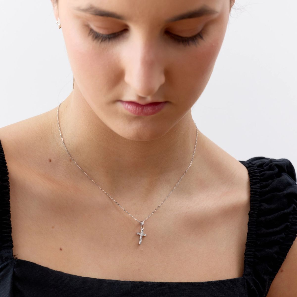 TIANA JOYAS - Collar Religioso con una Cruz de 13mm con Circones de Plata 925