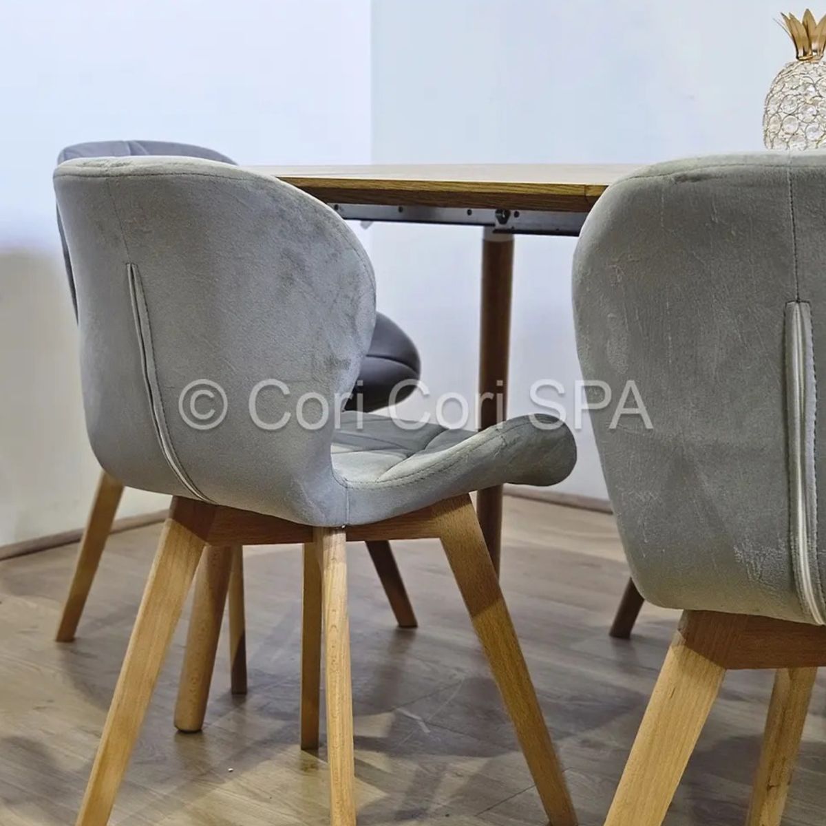 CORI CORI - Comedor Mesa Expandible 100-140-180cm + 4 Sillas Mariposa Velvet Gris