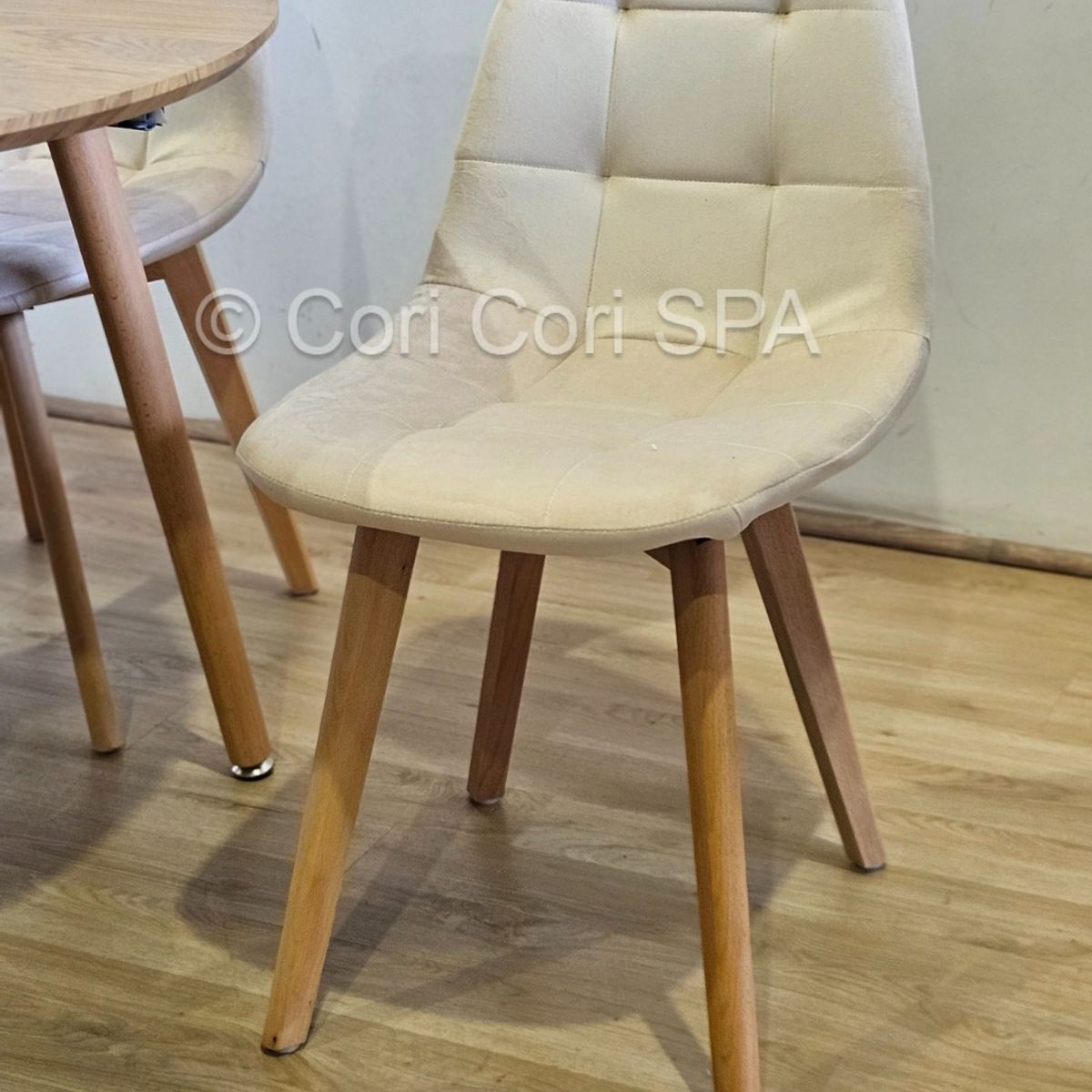 CORI CORI - Comedor Mesa Expandible 100 a 180cm + 4 Sillas Capitonne Velvet Beige