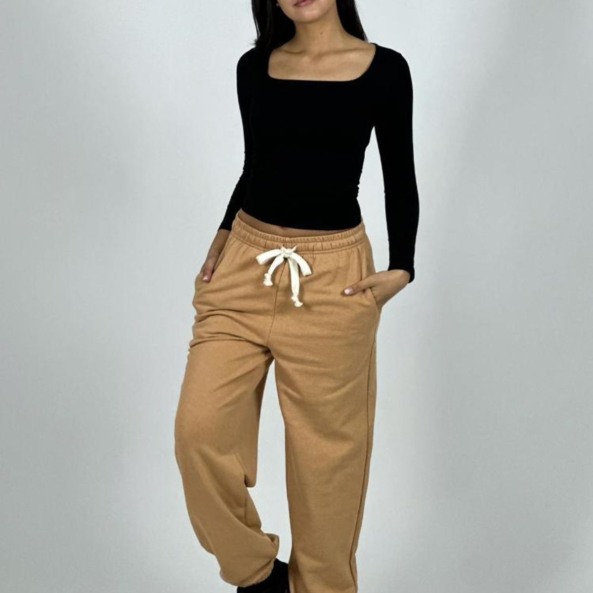 ENIGMATICA BOUTIQUE - Buzo Italiano Con Cordón - Negro