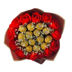 GENERICO - Ramo de 12 Rosas y 12 Bombones en el centro