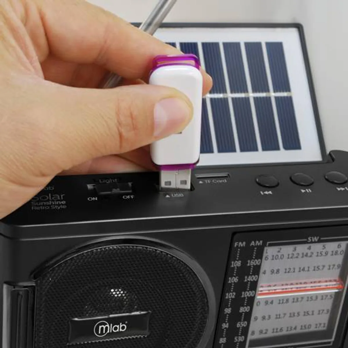 MLAB - Radio Portatil AMFM Solar Recargable Con Linterna Mlab Sunshine
