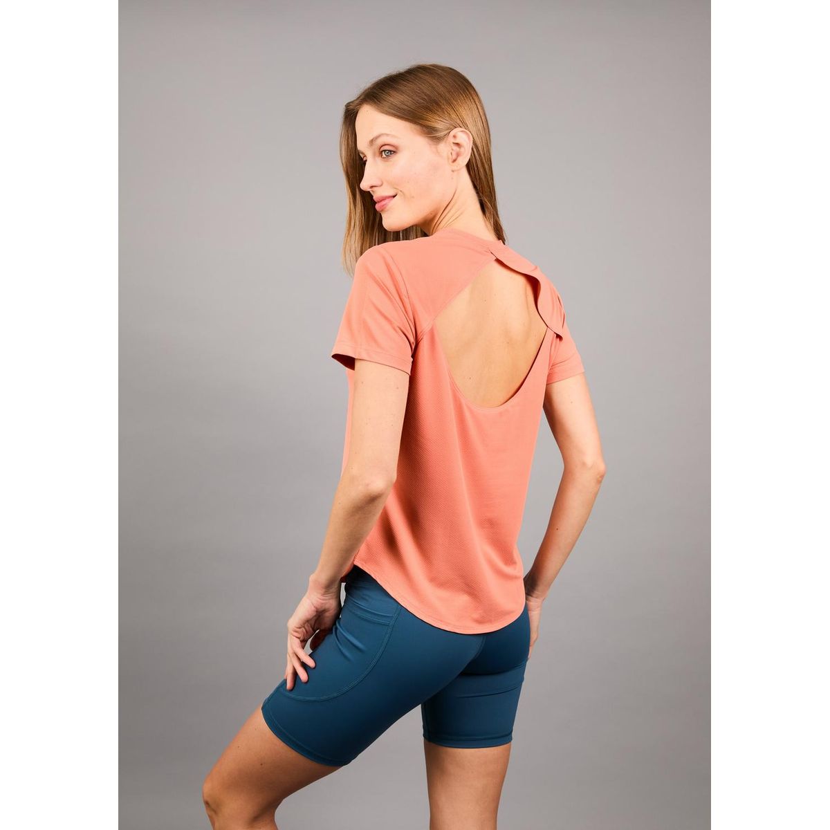 THEA - Polera Transpirable Manga Corta Ceres Coral