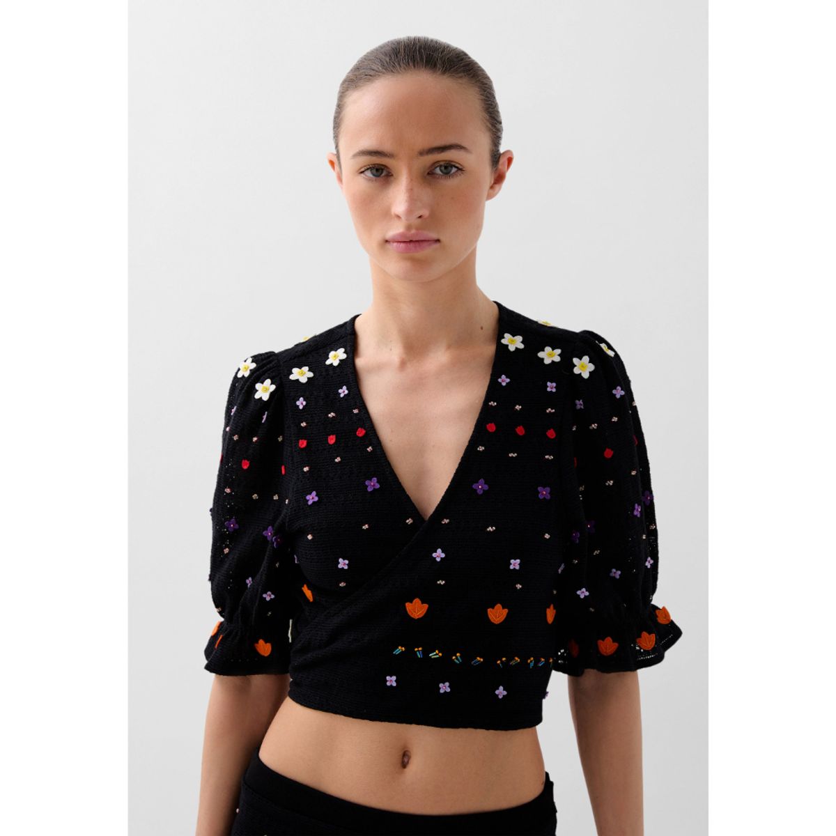 SCALPERS - TOP MANGA ABULLONADA BORDADOS