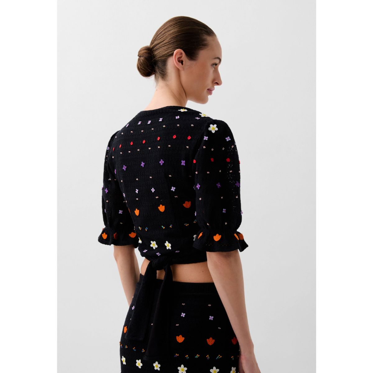 SCALPERS - TOP MANGA ABULLONADA BORDADOS