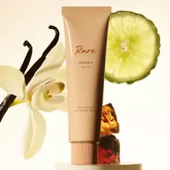 RARE BEAUTY - Bálsamo Layering Amber Vanilla 20 ml