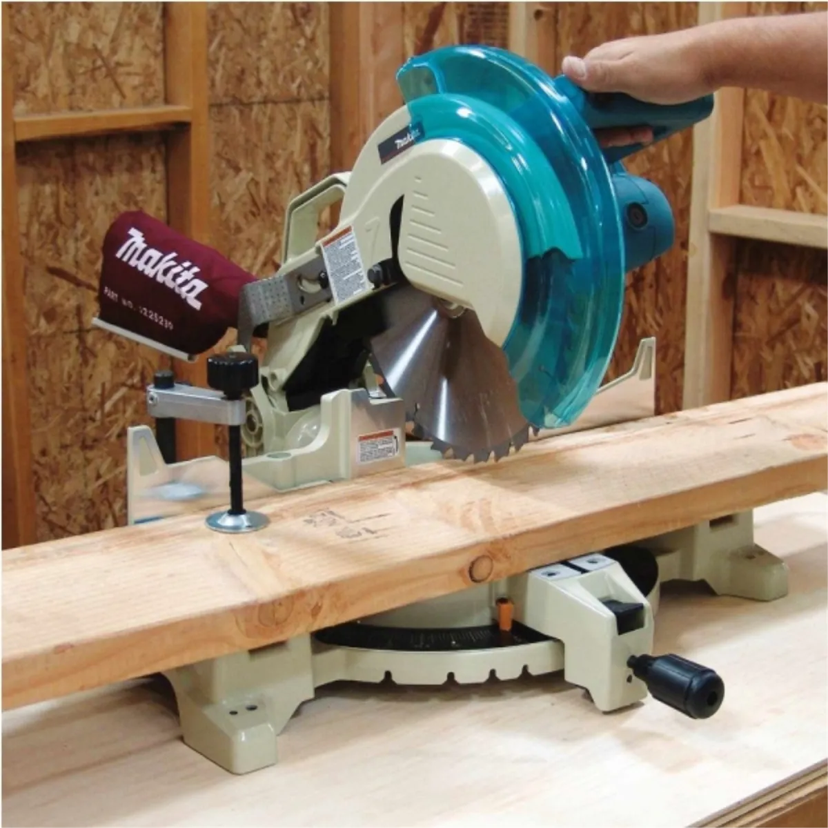 MAKITA - Sierra ingleteadora 12" (305 mm.) 1.650 w.  ls1221