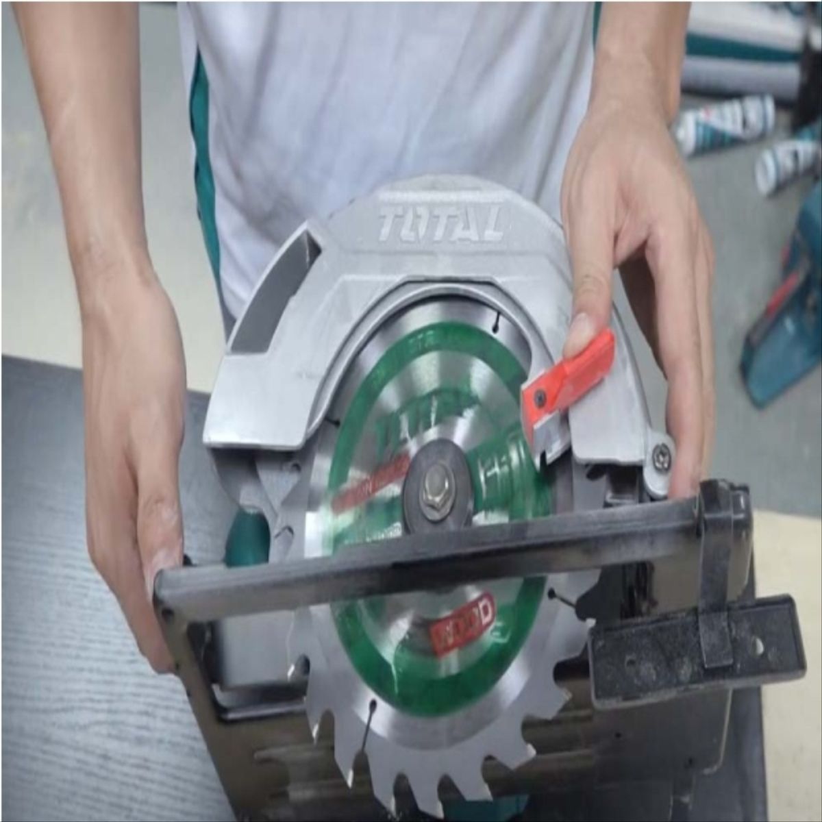 TOTAL - Sierra circular 7 1/4'' 1400w ts1141856