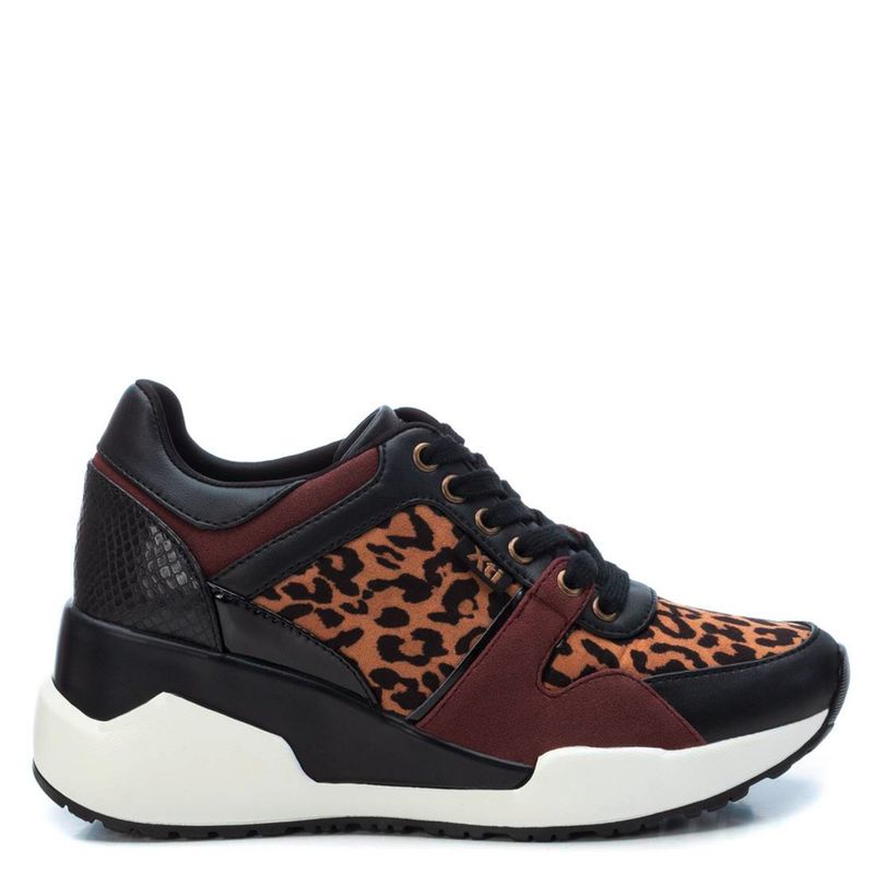 XTI - Zapatilla Urbana Mujer Negra