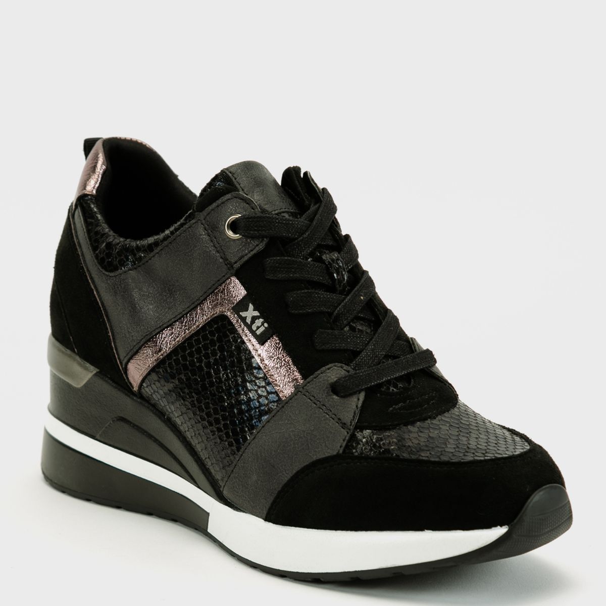 XTI - Zapatilla Urbana Mujer Negra