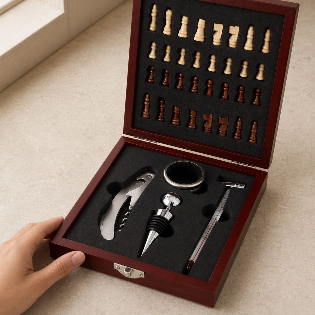HOMESTAR - Set de Vino y Ajedrez en Caja de Madera - 32 Piezas de Ajedrez