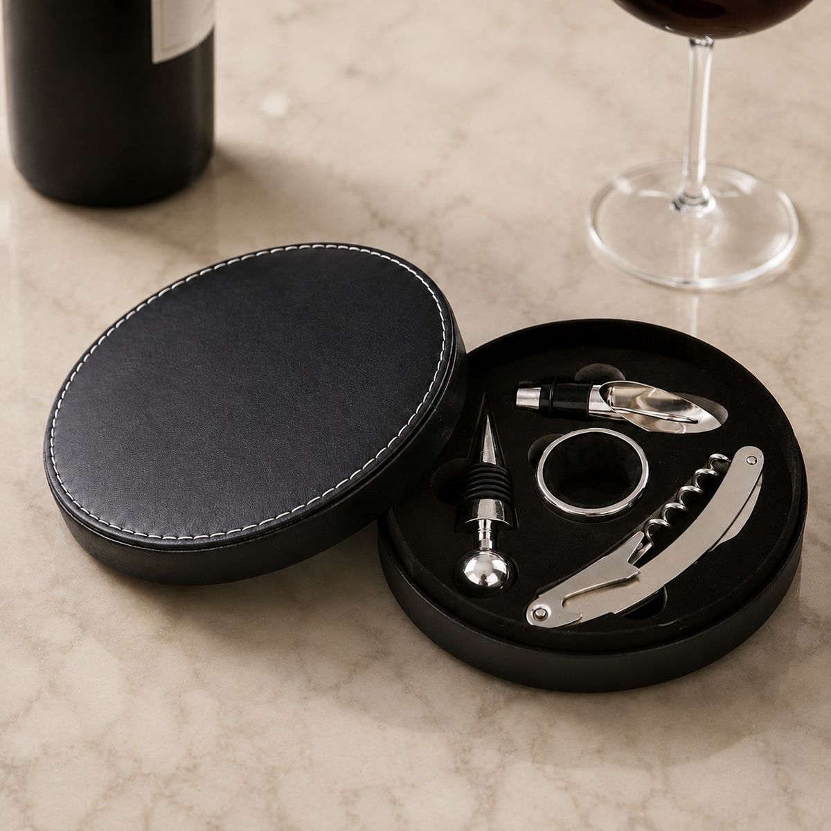 HOMESTAR - Set de Accesorios para Vino en Estuche Redondo - 4 Piezas