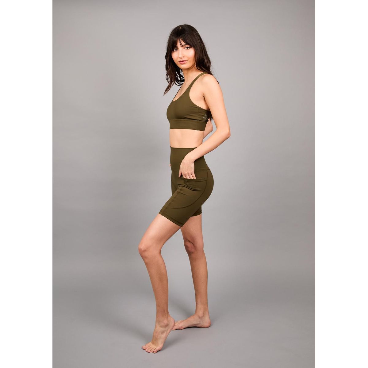 THEA - Legging Cortas Bolsillos Laterales Ambar Seaweed Green