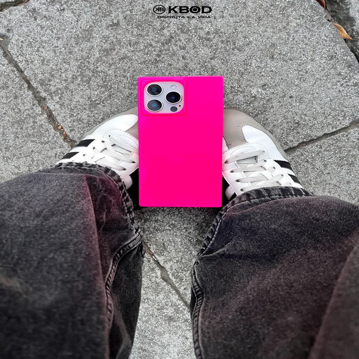 KBOD - Carcasa Cuadrada Kbod Blox Color Para iPhone 11 Fucsia