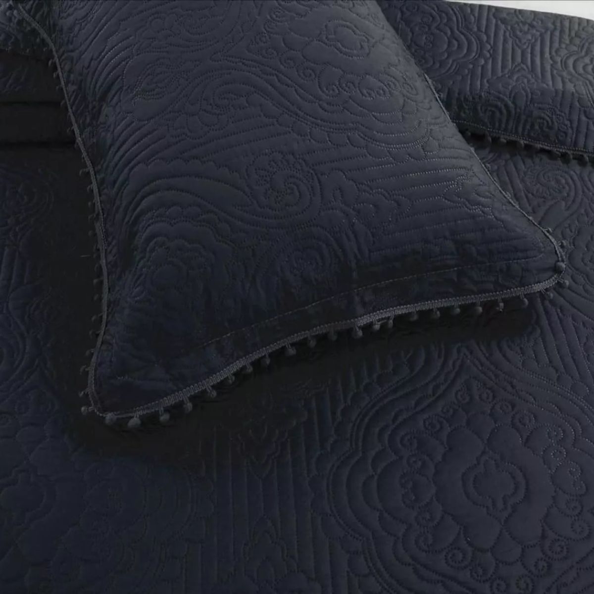 GENERICO - cubrecama negro de verano con pompon king unicolor wym