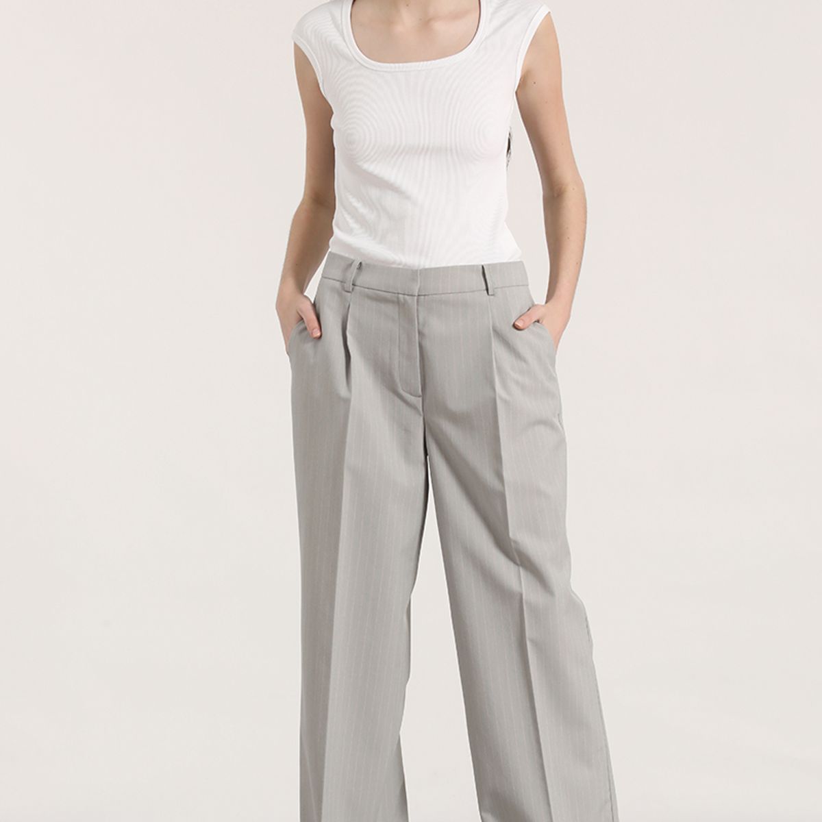 LIOLA - Pantalón ancho con pinza liola mujer gris