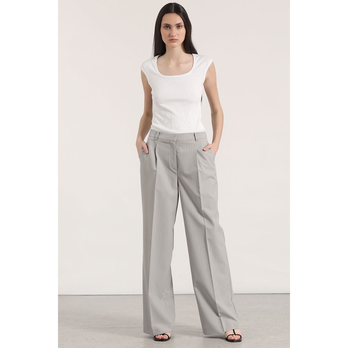 LIOLA - Pantalón ancho con pinza liola mujer gris