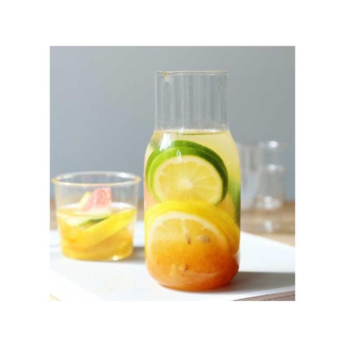 CAP DOR - Botella Mesa de Noche con Vaso