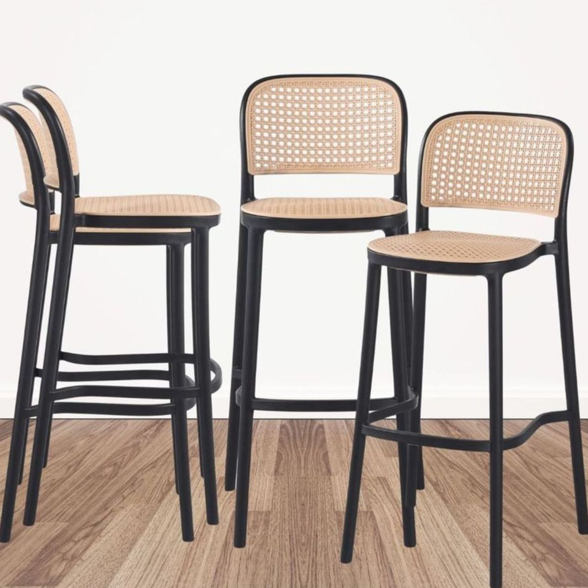 HABITA2 CHILE - Pack 4 Taburete piso de Bar Urban 65 cm Polipropileno - Negro