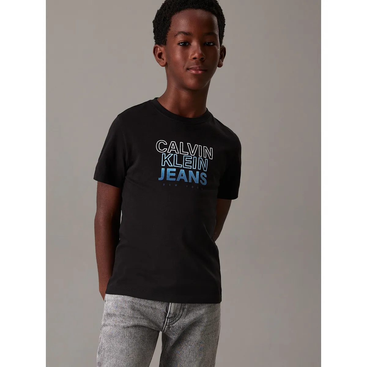 CALVIN KLEIN - Polera Niño Gradient Flock Logo Negro Calvin Klein