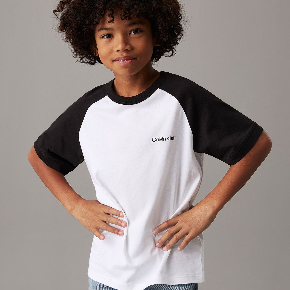 CALVIN KLEIN - Polera Niño Color Block Blanco Calvin Klein