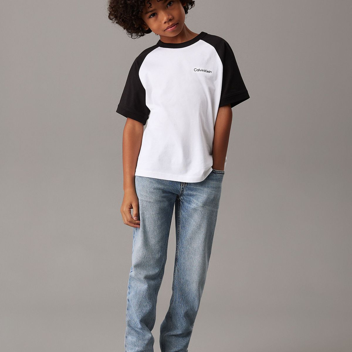 CALVIN KLEIN - Polera Niño Color Block Blanco Calvin Klein