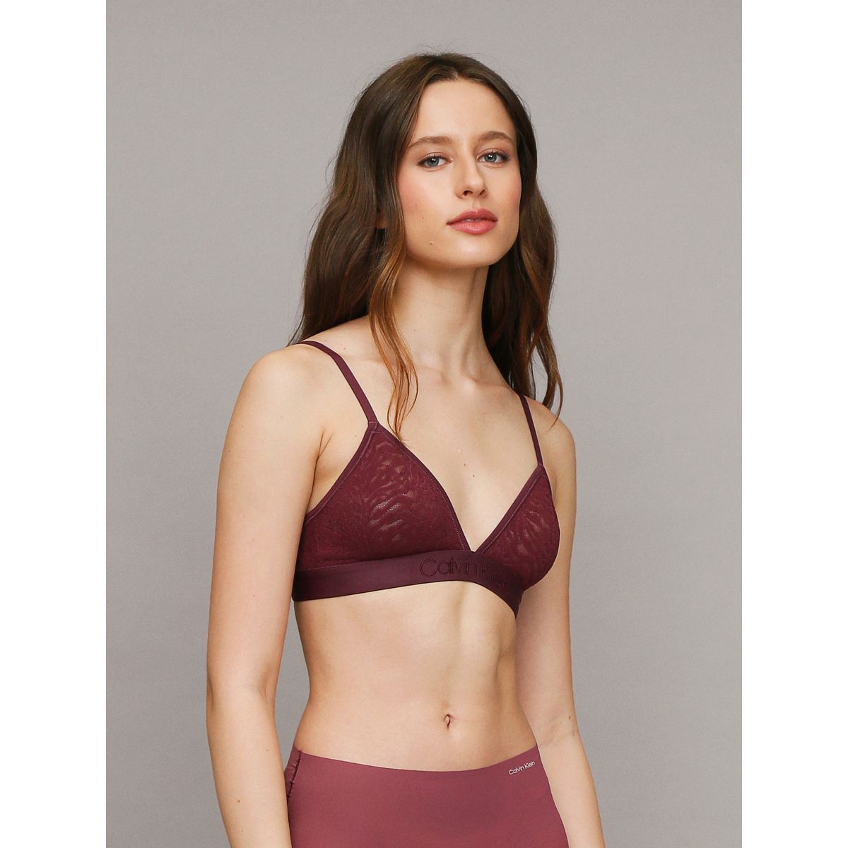 CALVIN KLEIN - Bralette Triángulo Intrinsic Unlined Burdeo Calvin Klein