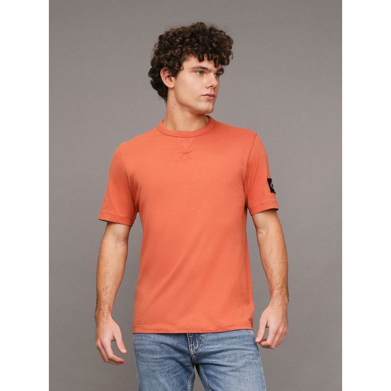 CALVIN KLEIN - Polera Badge Regular Naranja Calvin Klein