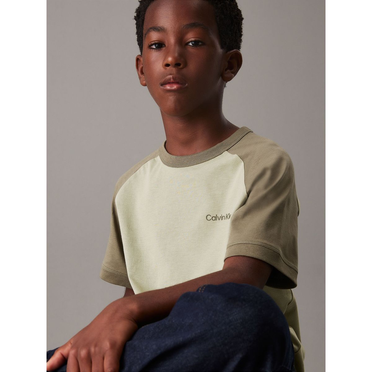 CALVIN KLEIN - Polera Niño Color Block Verde Calvin Klein