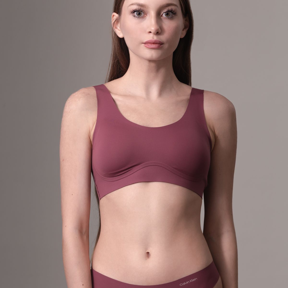 CALVIN KLEIN - Bralette Invisible Burdeo Calvin Klein