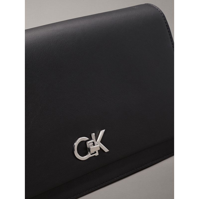 CALVIN KLEIN Cartera Ck Elongated Negro Calvin Klein