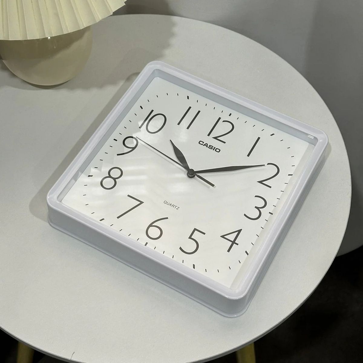CASIO - Reloj Casio Mural Pared Blanco Iq-06-7df