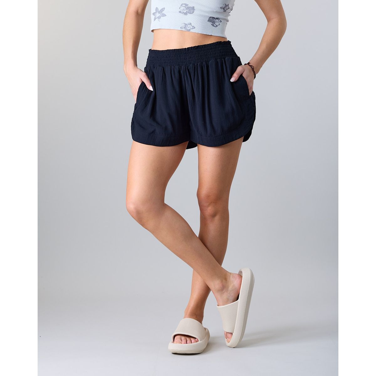 POLEMIC Short Mujer crep tela plana Negro Polemic | falabella.com