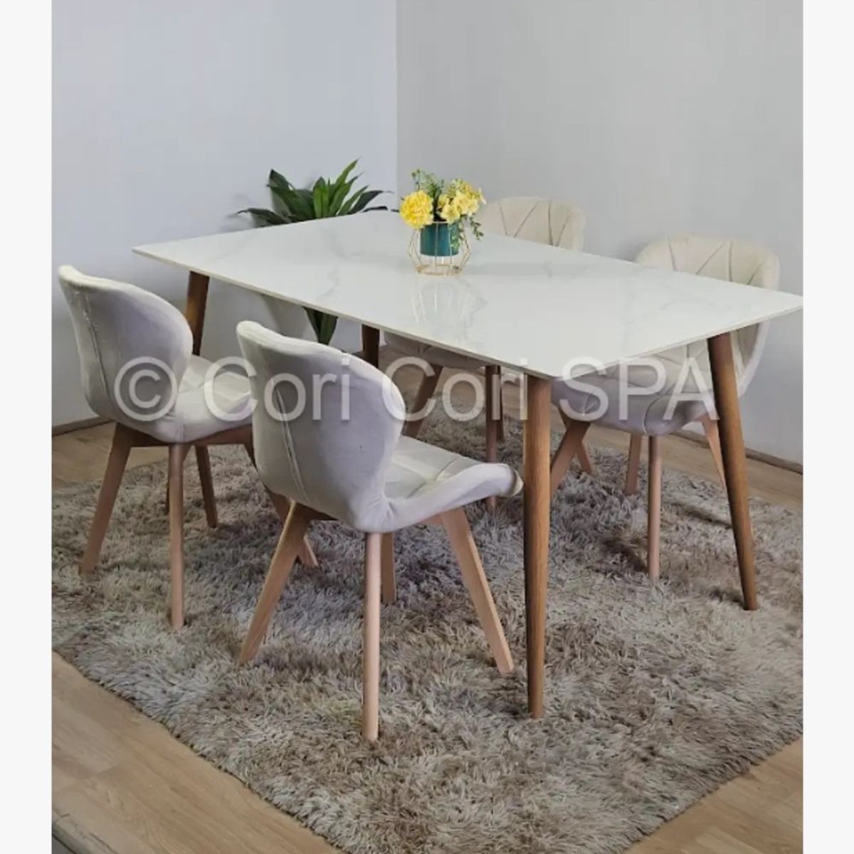 CORI CORI - Comedor Mármol 140x80cm + 4 Sillas Mariposa Velvet Beige